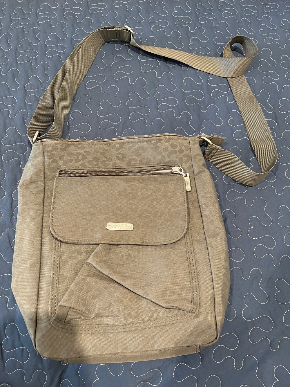 Women's Crossbody Shoulder Bag in Gray with Adjustable Strap